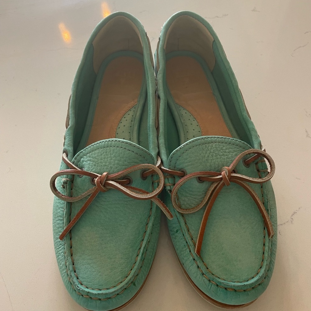 LIKE NEW FYRE Boat Shoes Size 8m